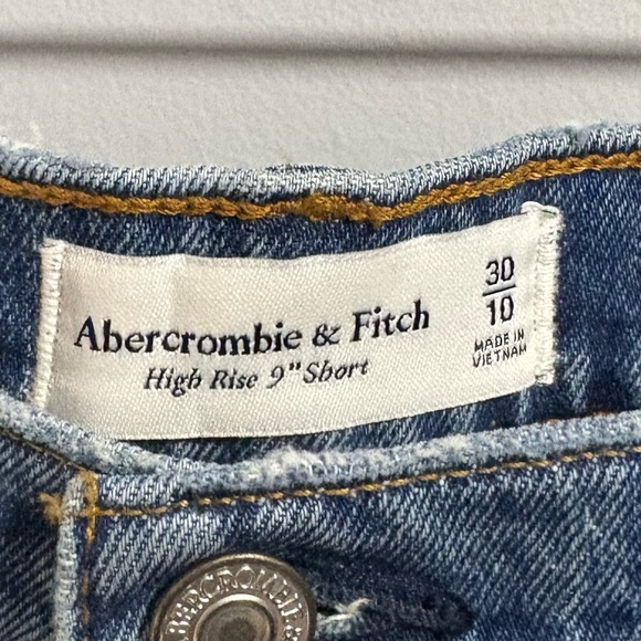 Abercrombie High Rise 9" Short - Picture 3 of 4
